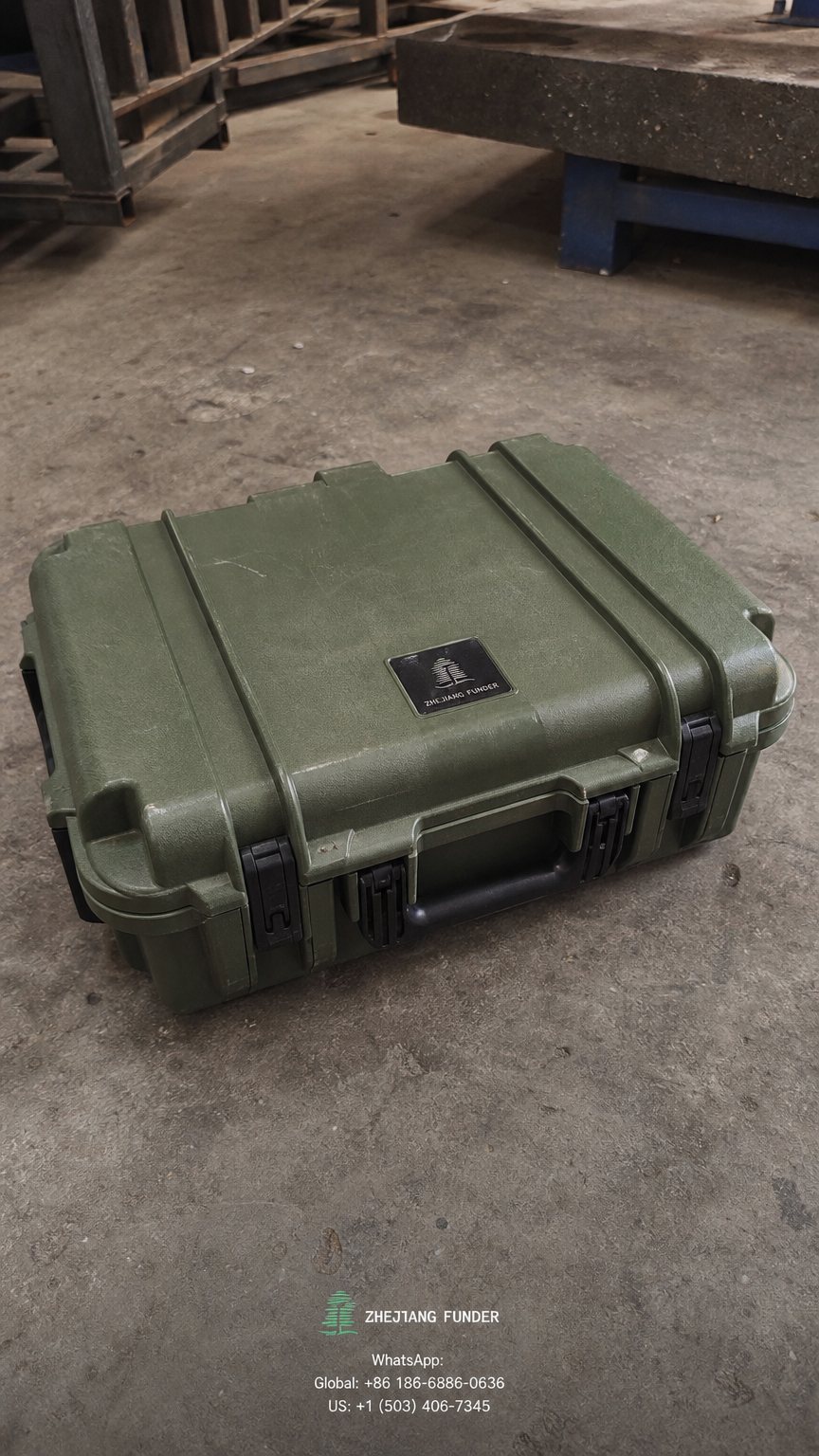 Funder rotomolded case detail